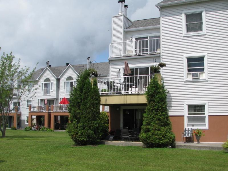 Arkadia Condo Magog Exteriör bild